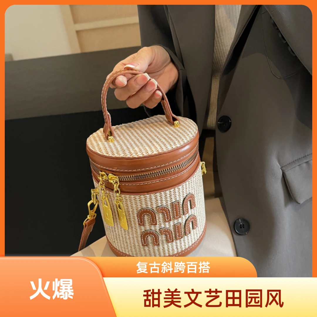 2024新款女士小众高级水桶包复古斜跨流行质感百搭斜挎包