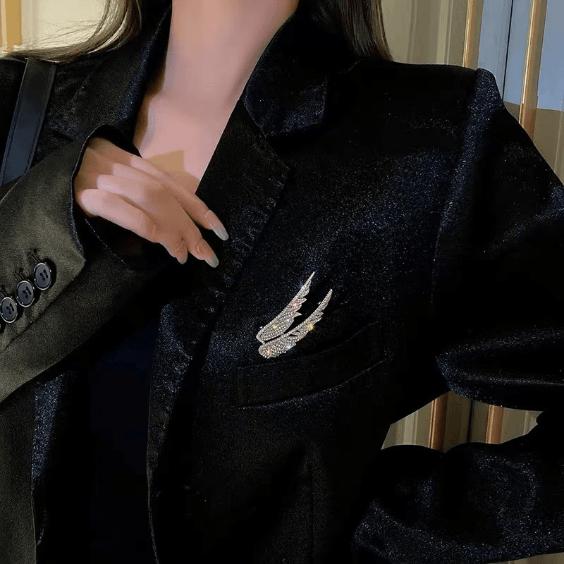天使之翼羽毛款胸针2023年新款潮高档女高级感毛衣风衣胸花配饰