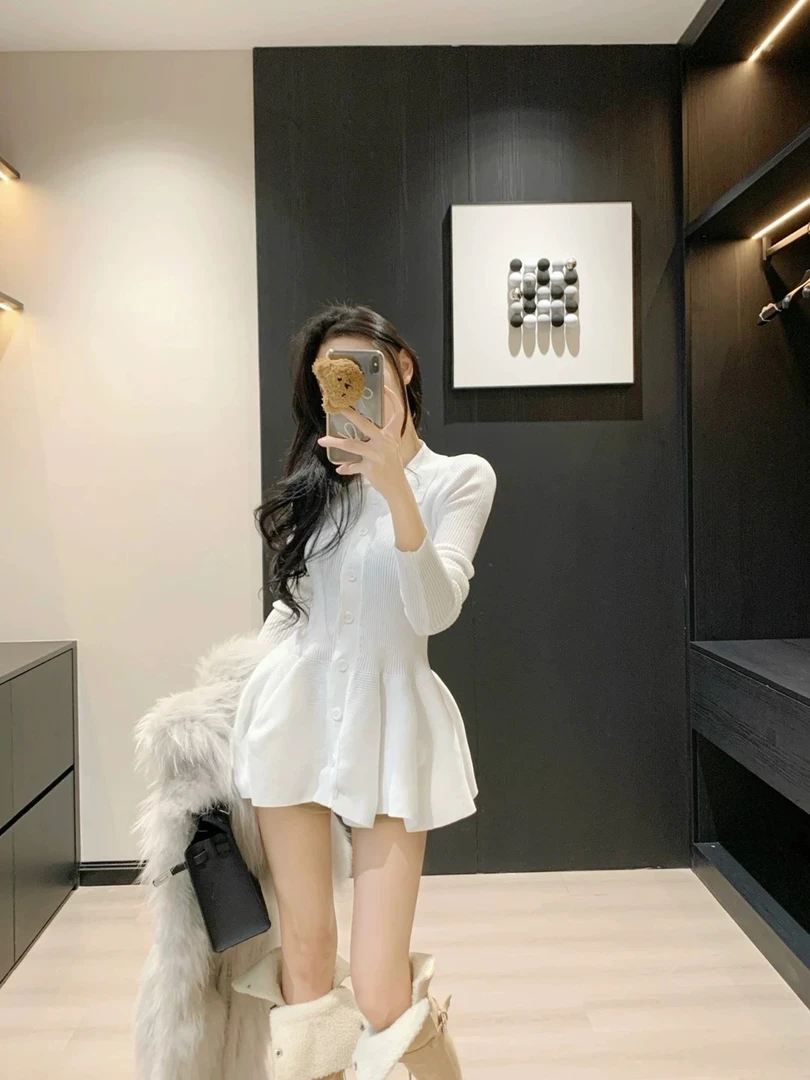 法式2025新款针织开衫女气质高级感显瘦长袖时尚小众收腰白色毛衣