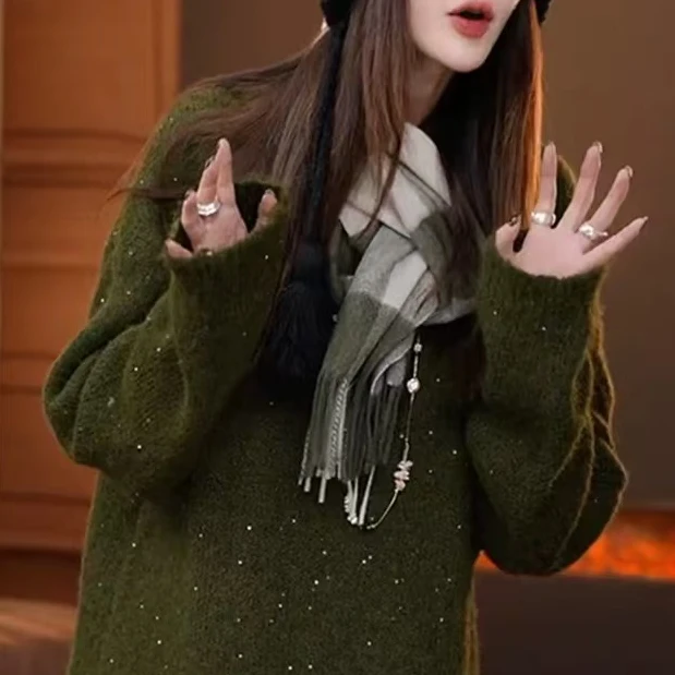 【QIANQIAN】深圳南油V领墨绿色法式针织长袖毛衣女款2024款网红款