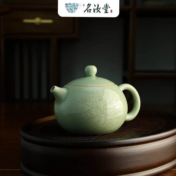 茶壶·原产地 高端豆绿釉水 全手支钉大师底签款 牡丹雕刻西施壶