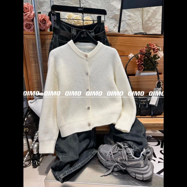 QIMO启茉（A09142#x排扣纯色毛衣开衫）白色