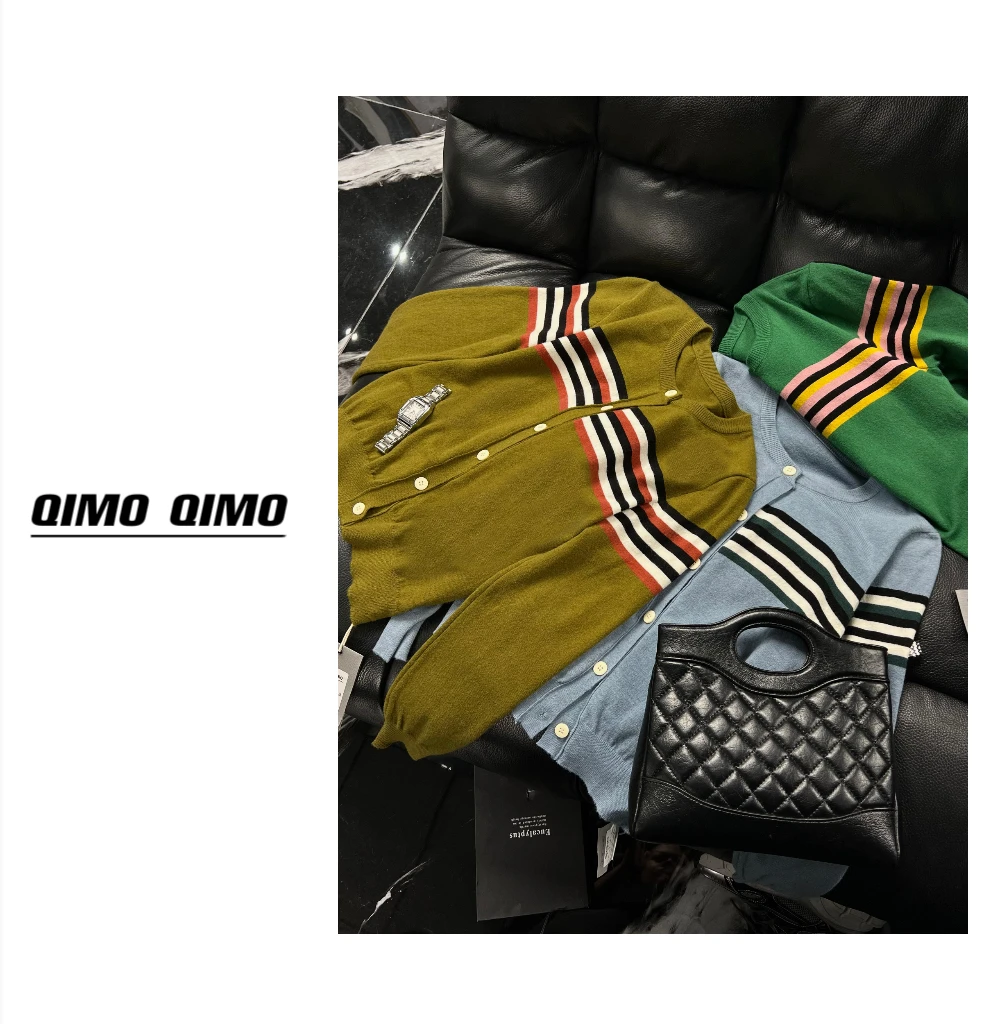 QIMO启茉（A013681#拼色条排扣上衣）