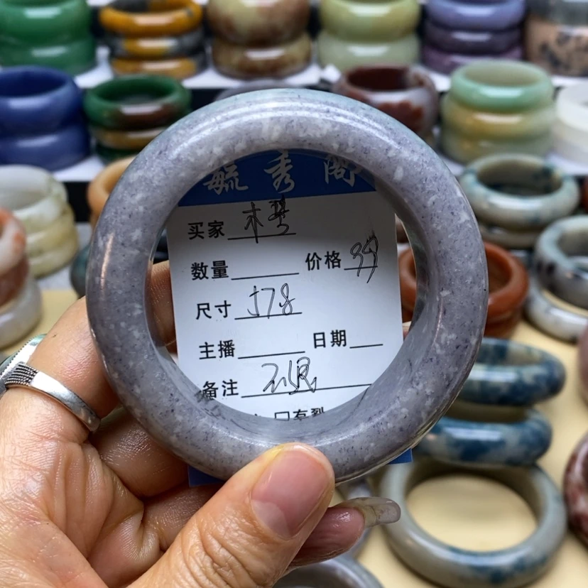 【闪购商品】石英质玉手镯未镶嵌一****琴