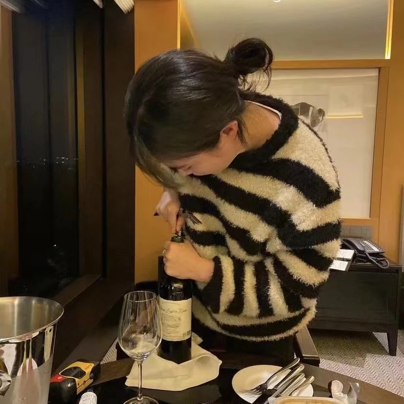 2025新款毛衣TT的花花市集贵牌白色吊带裙