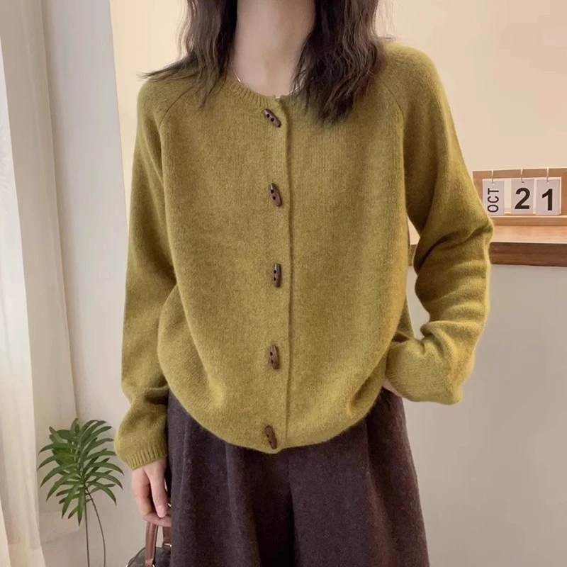 大码秋季新款慵懒风牛角扣毛衣外套女微胖mm宽松显瘦轻熟风针织衫