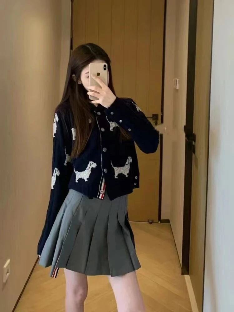 【新小晴】狗狗提花麻花慵懒圆领针织开衫女百搭设计感秋冬上衣外套