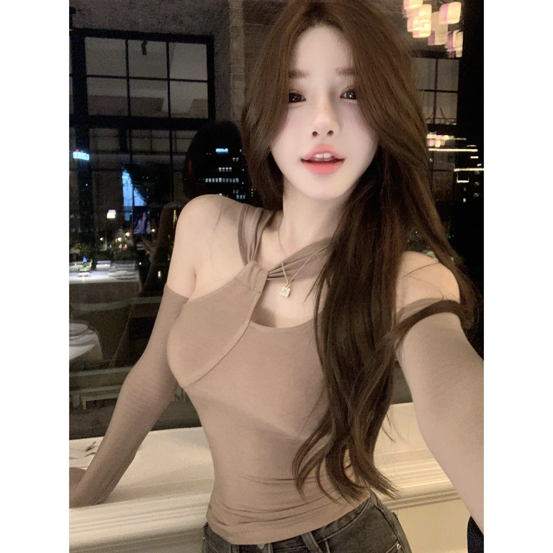 TUTU【雾都恋人】原创设计显瘦时尚修身漏锁骨心机打底上衣#CT1243