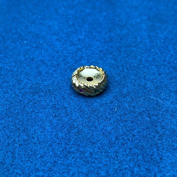 铜合成锆石吊坠 铜镀8K金工艺镶嵌卡环精致精美尺寸参考详情图片