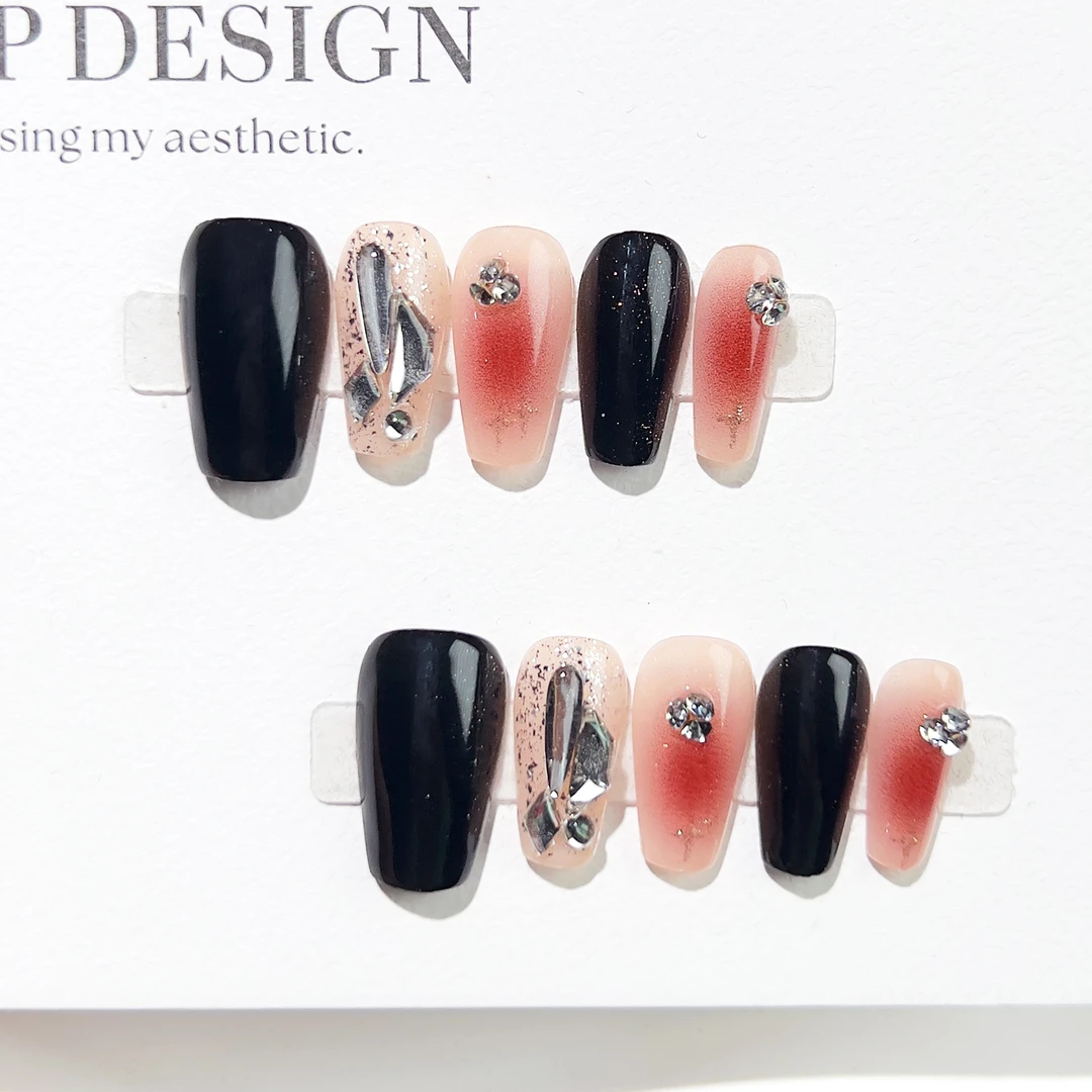 暮色世纪-黑色跳色钻石美甲手工穿戴甲甜美可爱轻奢短款甲片可拆