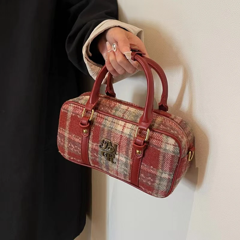 【Bing冰欧尼】毛呢手提保龄球包包复古学院风格子枕头包百搭斜挎