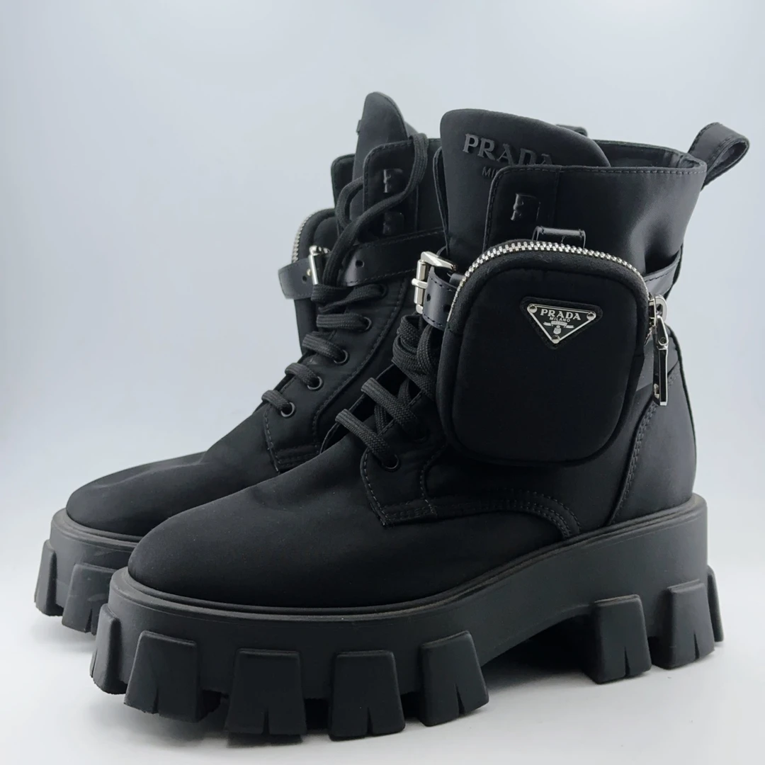 36.5码-37码/98新/Prada/普拉达 黑色三角标马丁靴mj02043