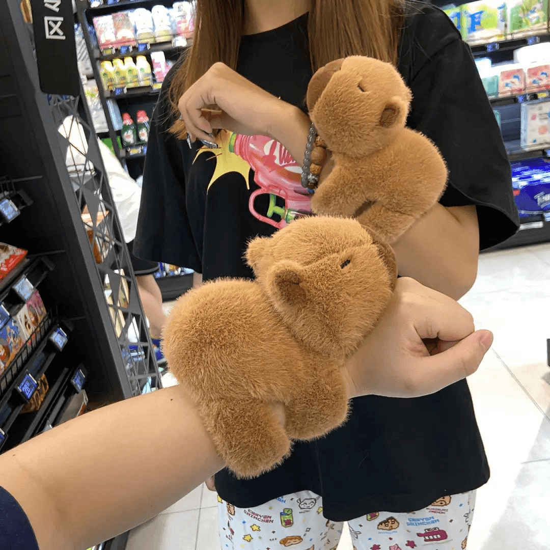 可爱卡皮巴拉玩偶啪啪圈手环卡皮吧啦公仔水豚毛绒玩具女生礼Y370