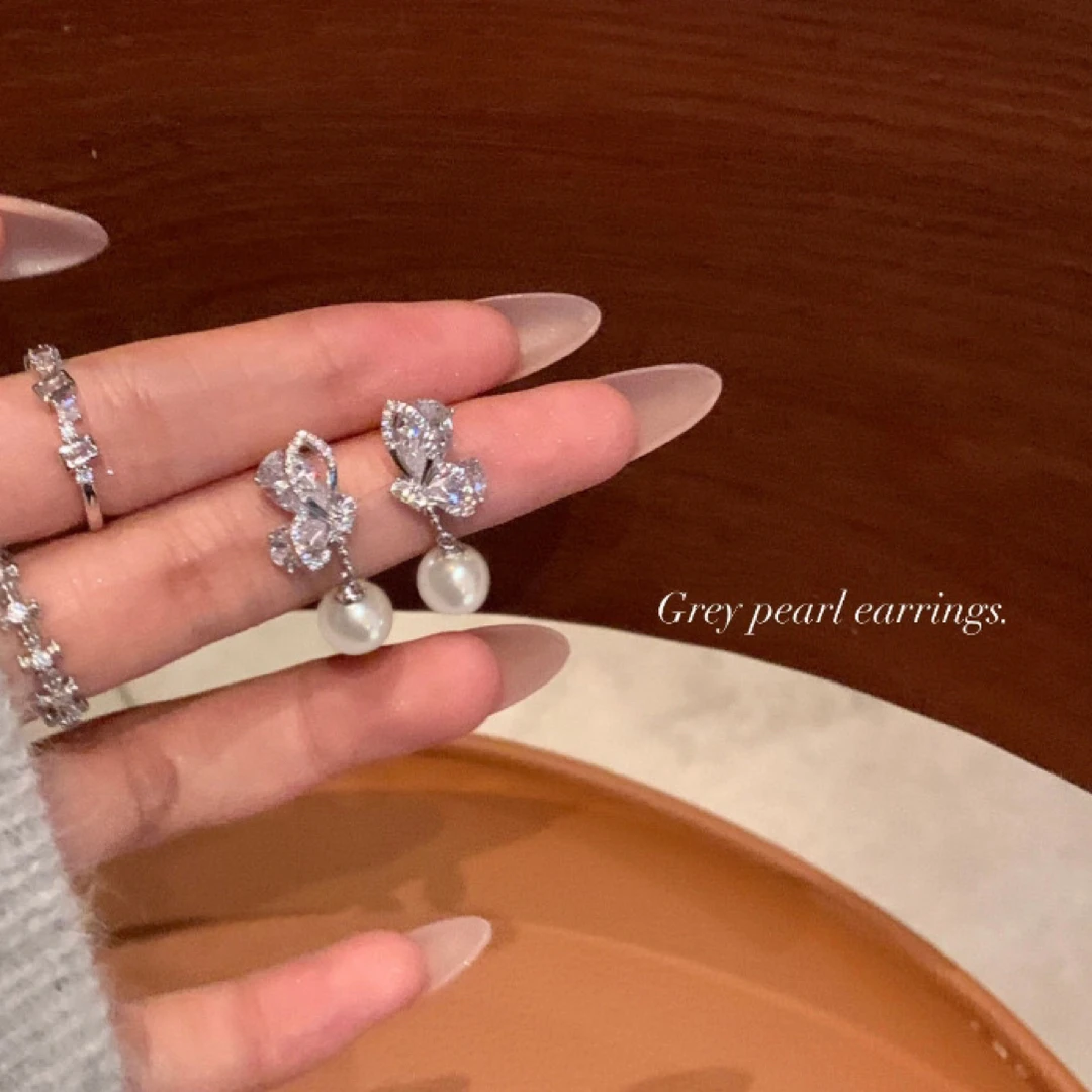 合金仿珍珠耳饰 美到尖叫~蝴蝶灰色耳环女新款2024爆款高级感耳饰