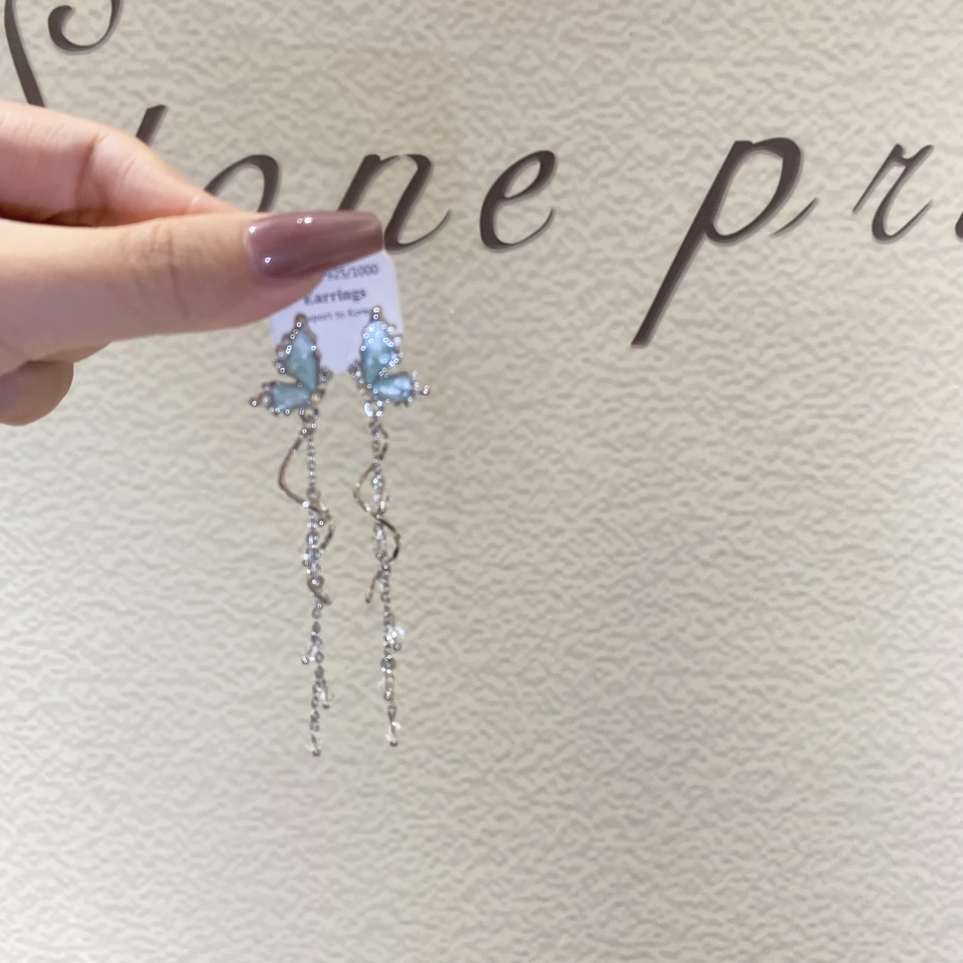 合金耳饰 独特蝴蝶小众耳饰女耳环2023法式设计高级感耳钉流苏仙