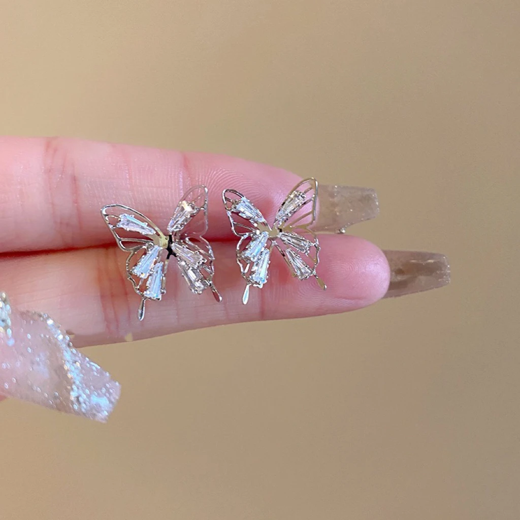 铜合金合成锆石耳饰 夏季耳环镂空蝴蝶耳钉女小众设计感高级气质