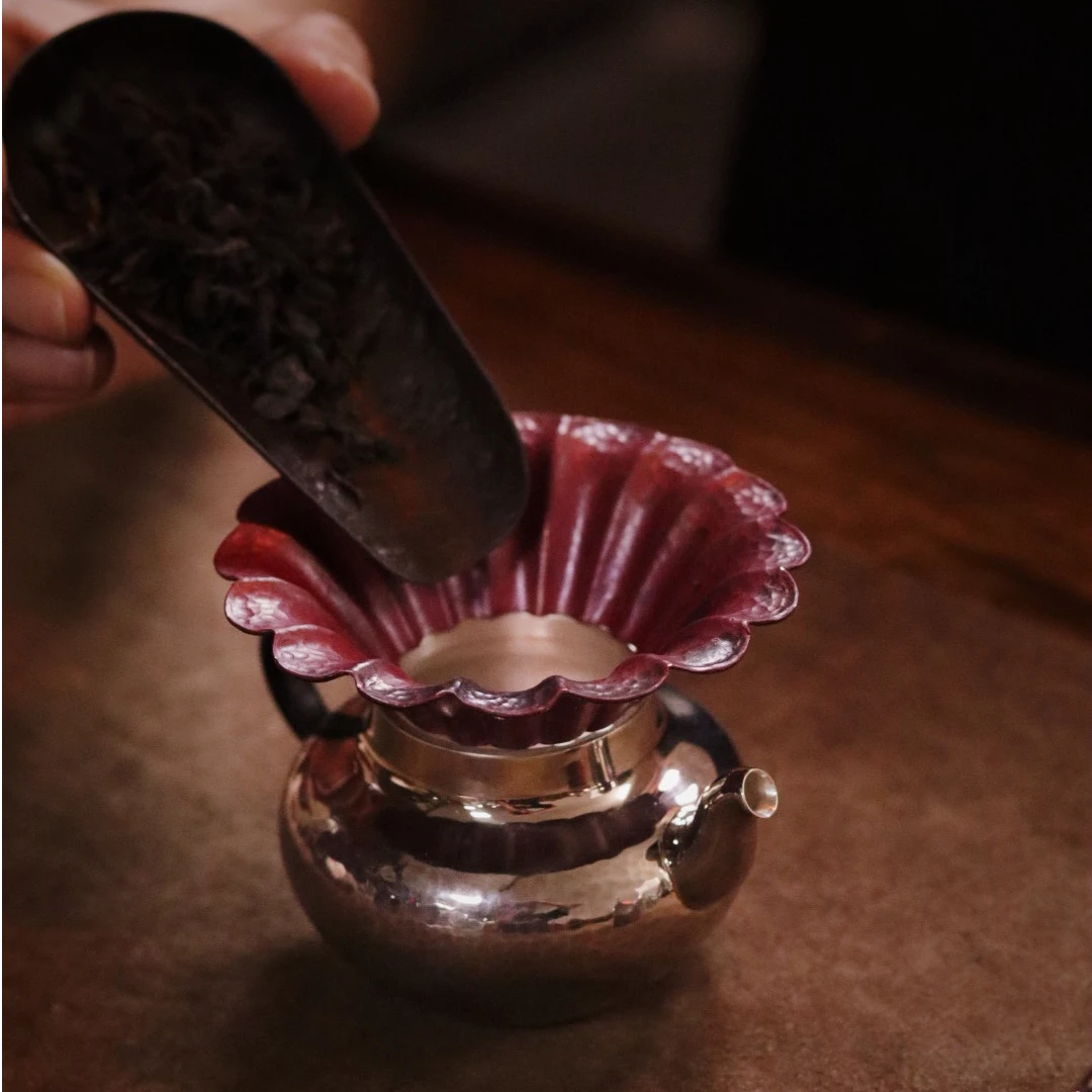 【原创】纯手工锻打紫铜花瓣投茶器
