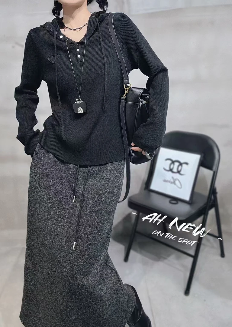 5320-1106 时尚纽扣连帽套头针织衫打底