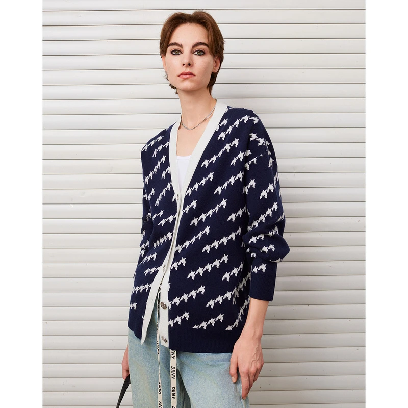 DKNY/唐可娜儿【星线好物】高级感经典千鸟格V领针织衫W4404JJ710A