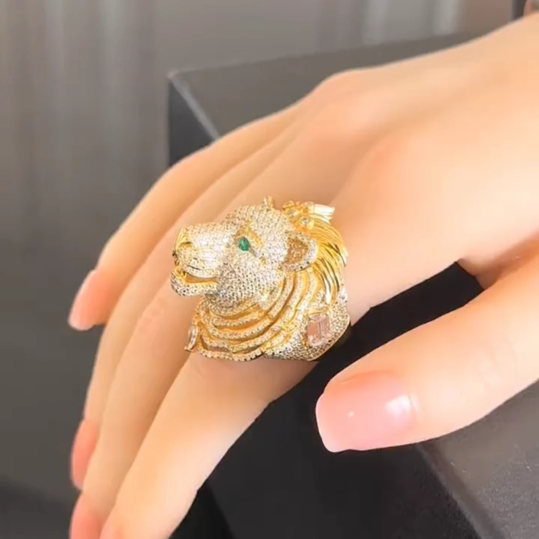 AISHENGHUA/瑷生花 925银合成锆石戒指 狮子满钻设计师豪镶戒指