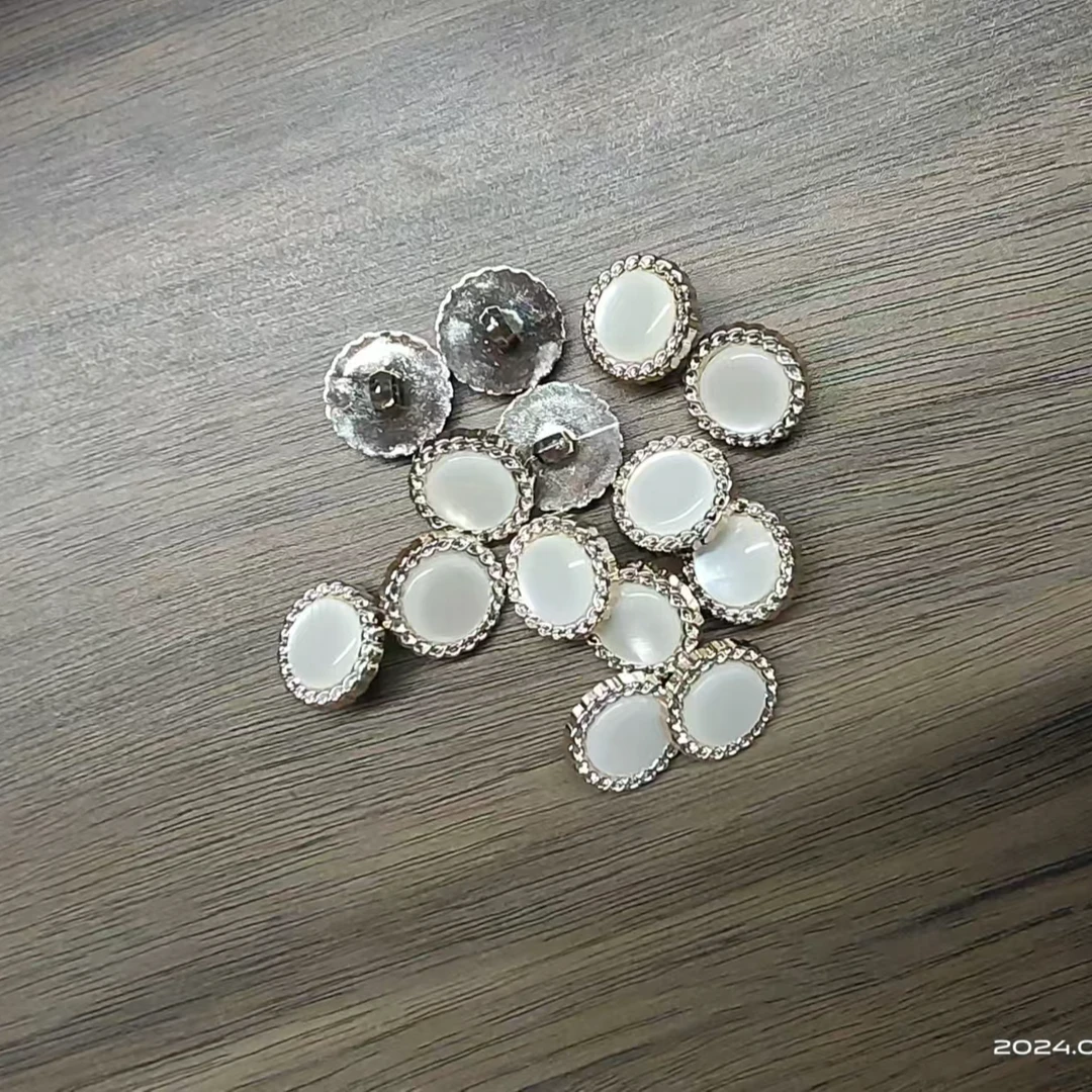 高档树脂黑色圆形毛线衣纽扣