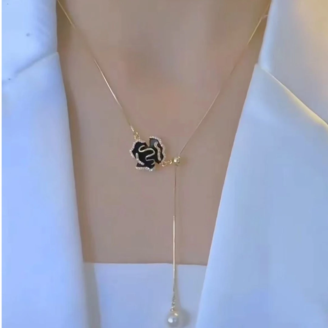 钛钢项链 小香风法式黑玫瑰项链轻奢高级抽拉毛衣链设计感锁骨链