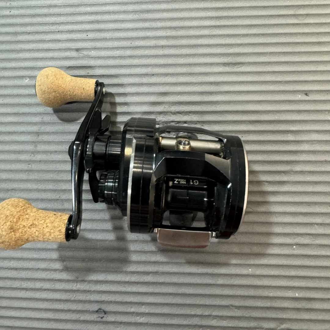 九五，黑肉鸽鼓轮，左手6.3，轻微痕迹无齿感，裸轮