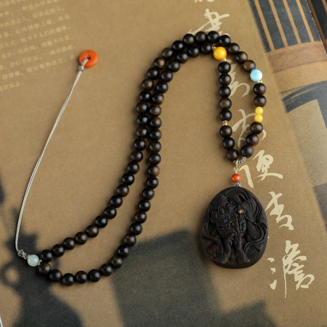 沉水雷击留疤料老白棋脖挂搭配沉香木雕扎基设计款赠养香礼盒