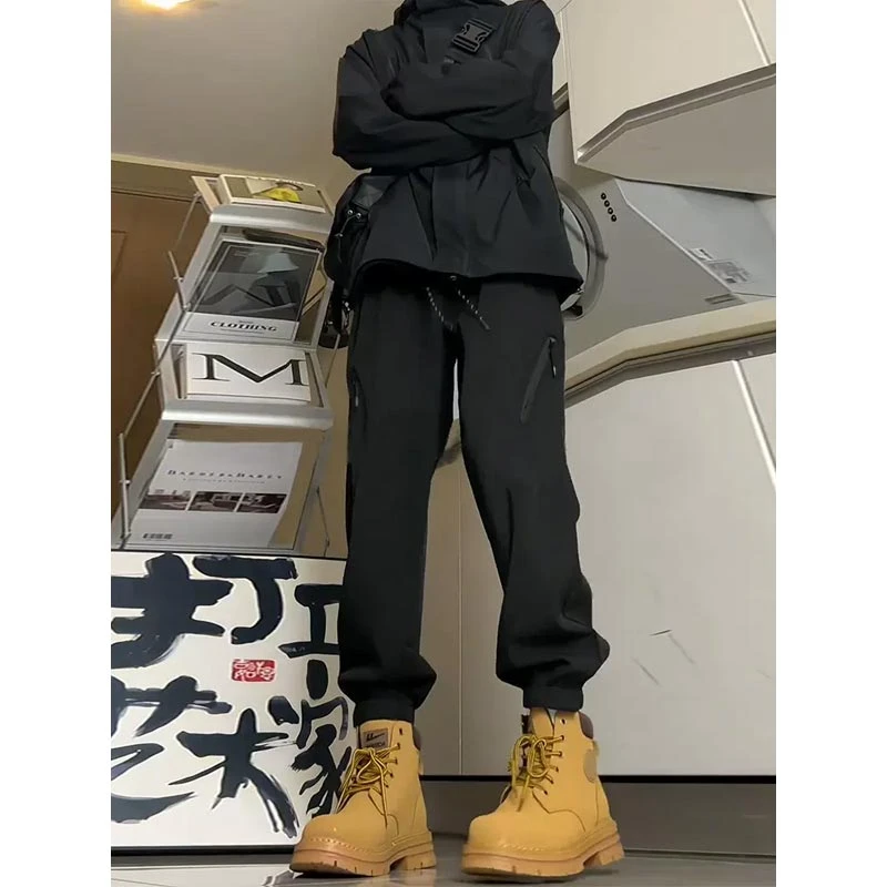 配马丁靴的裤子防水防寒加绒硬壳冲锋裤男款秋冬魔术贴束脚工装裤