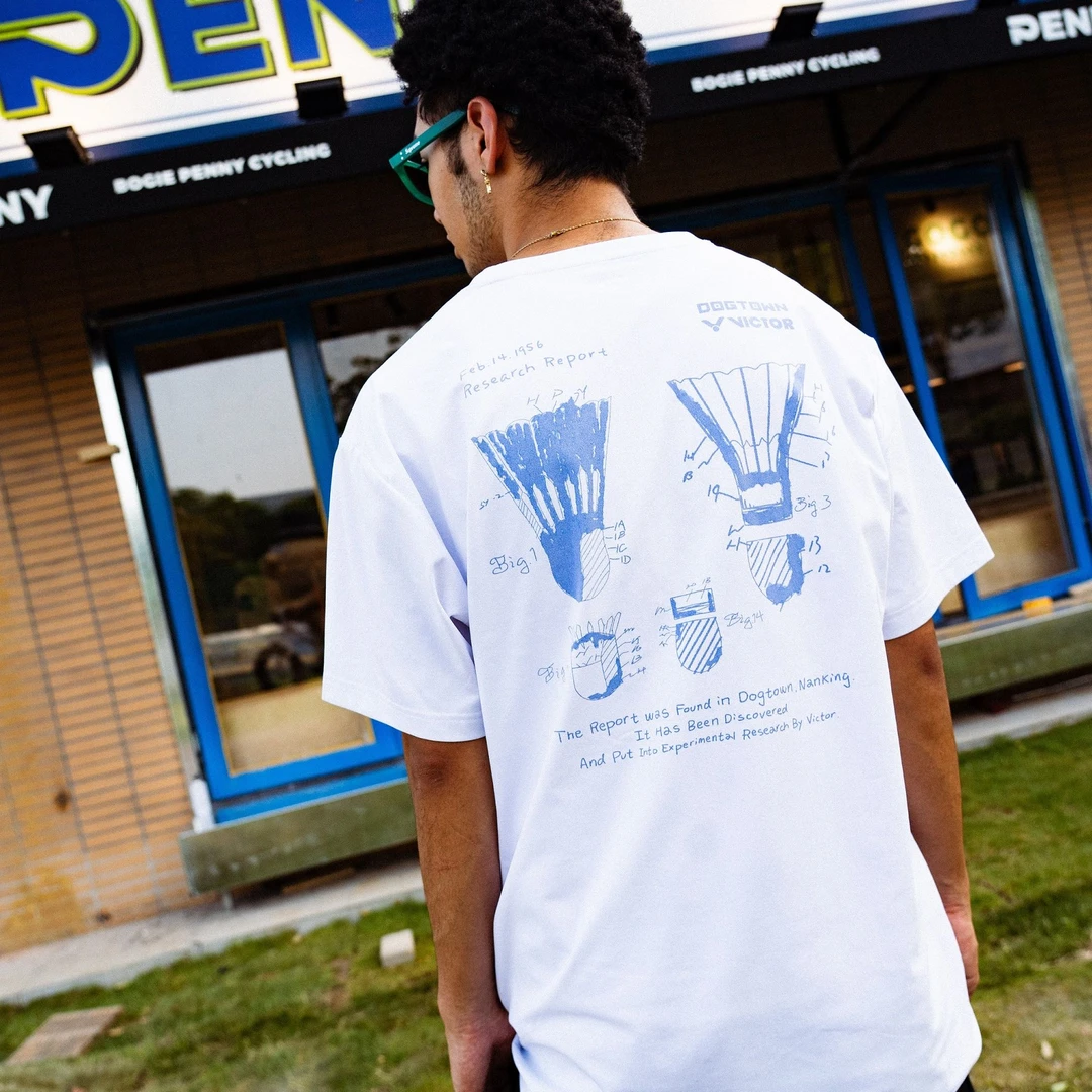 DOGTOWN VICTOR联名第三弹胸前字母LOGO运动面料短袖TEE短袖T恤