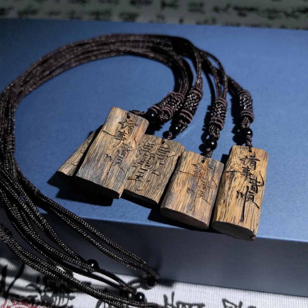 【九韵木语】莺歌绿奇楠 随型无事牌 沉香 多样性发其一 CX31011