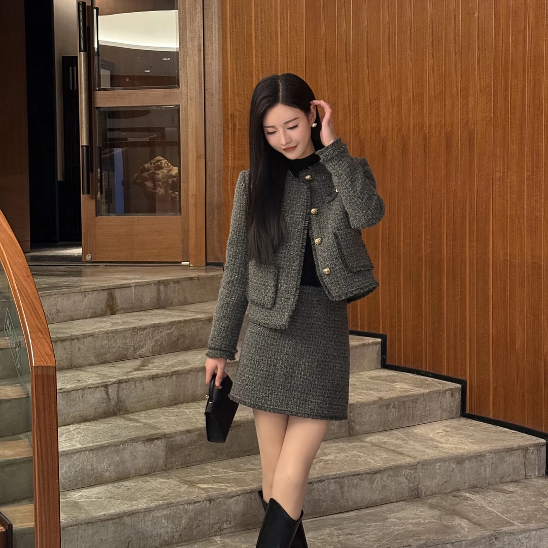 慧慧【冬日序章】绵羊毛新款羽绒款气质小香风两件套套装女