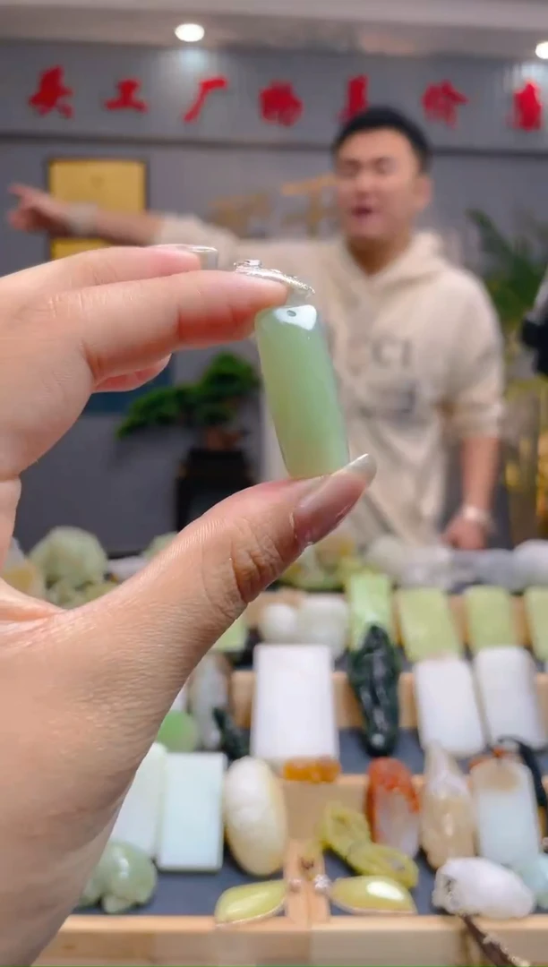 【闪购商品】和田玉挂件未镶嵌和田玉未镶嵌挂件拍一发一多样性发货