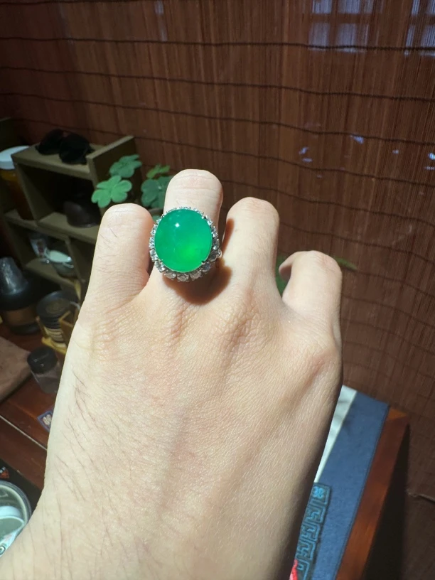 天然缅甸翡翠戒指冰种正阳绿大尺寸18k金豪镶戒指