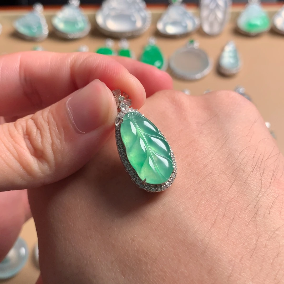 翡翠吊坠(不含链)18K金镶嵌