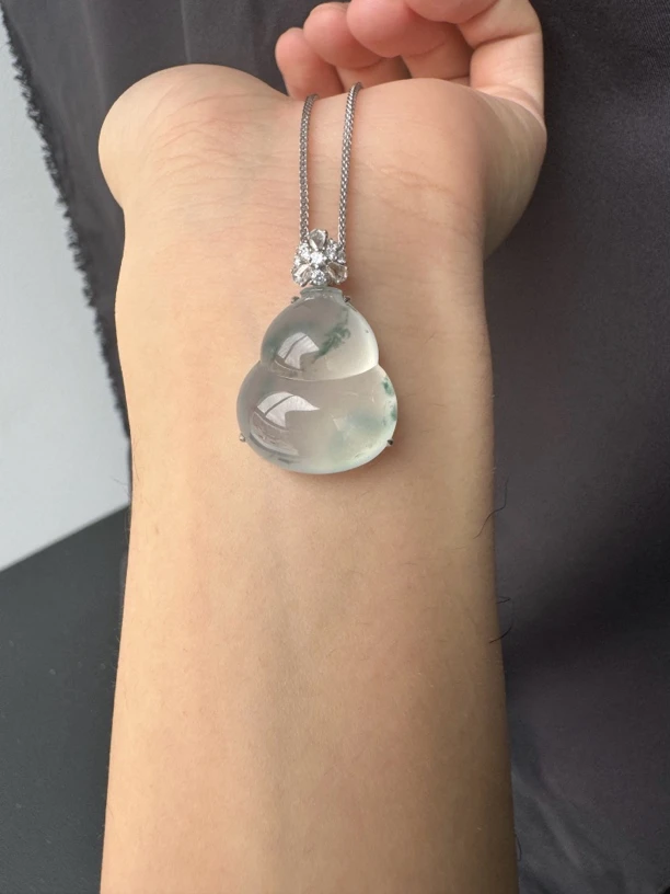 吊坠天然缅甸翡翠18k金镶嵌高冰起光起胶飘蓝花胖葫芦