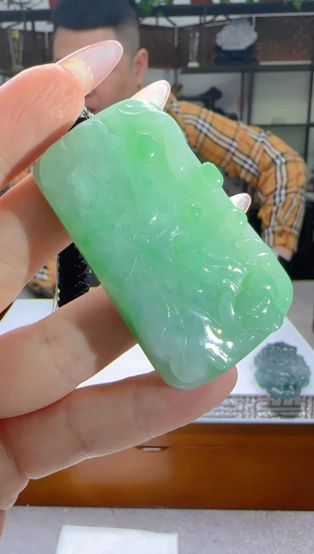【闪购商品】翡翠颈饰未镶嵌天然翡翠A货吊坠