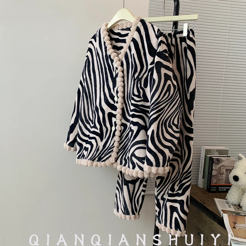 可外穿斑马条纹珊瑚绒睡衣女2025新款秋冬季加厚冬天法兰绒家居服