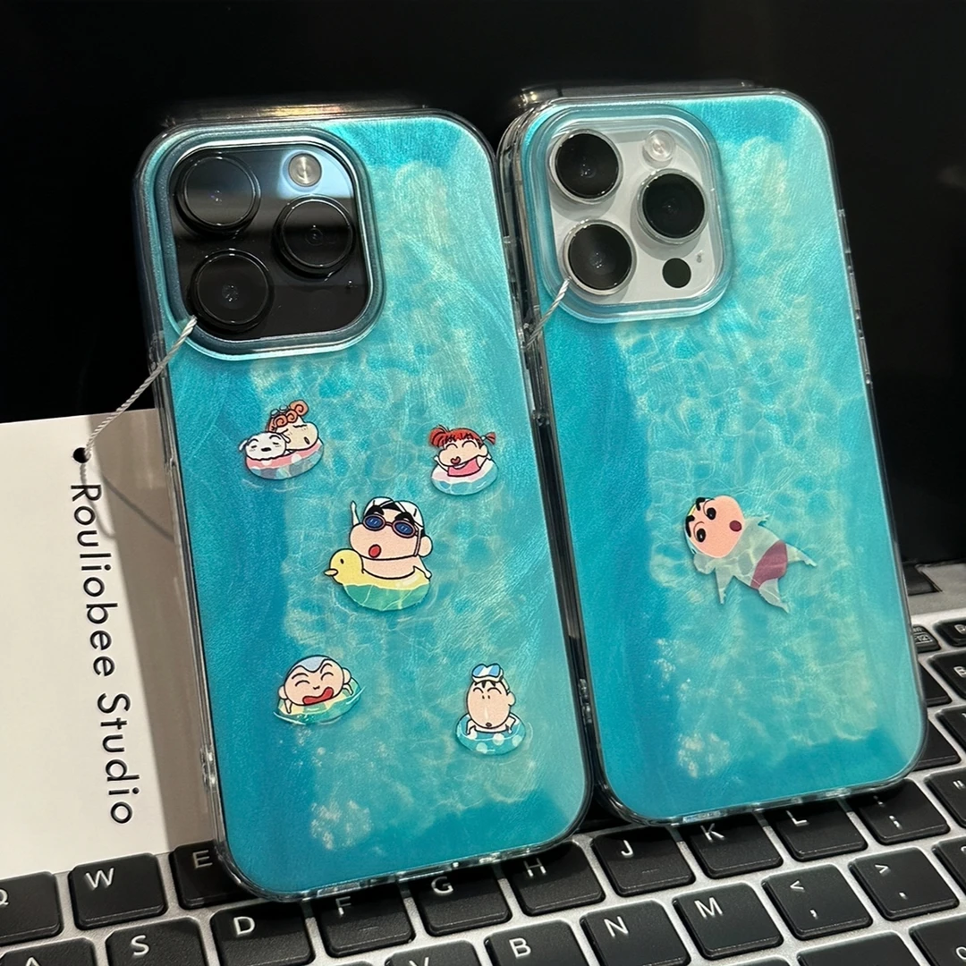 游泳小新羽纱壳适用苹果15手机壳iPhone13/14promax新款12/11软壳