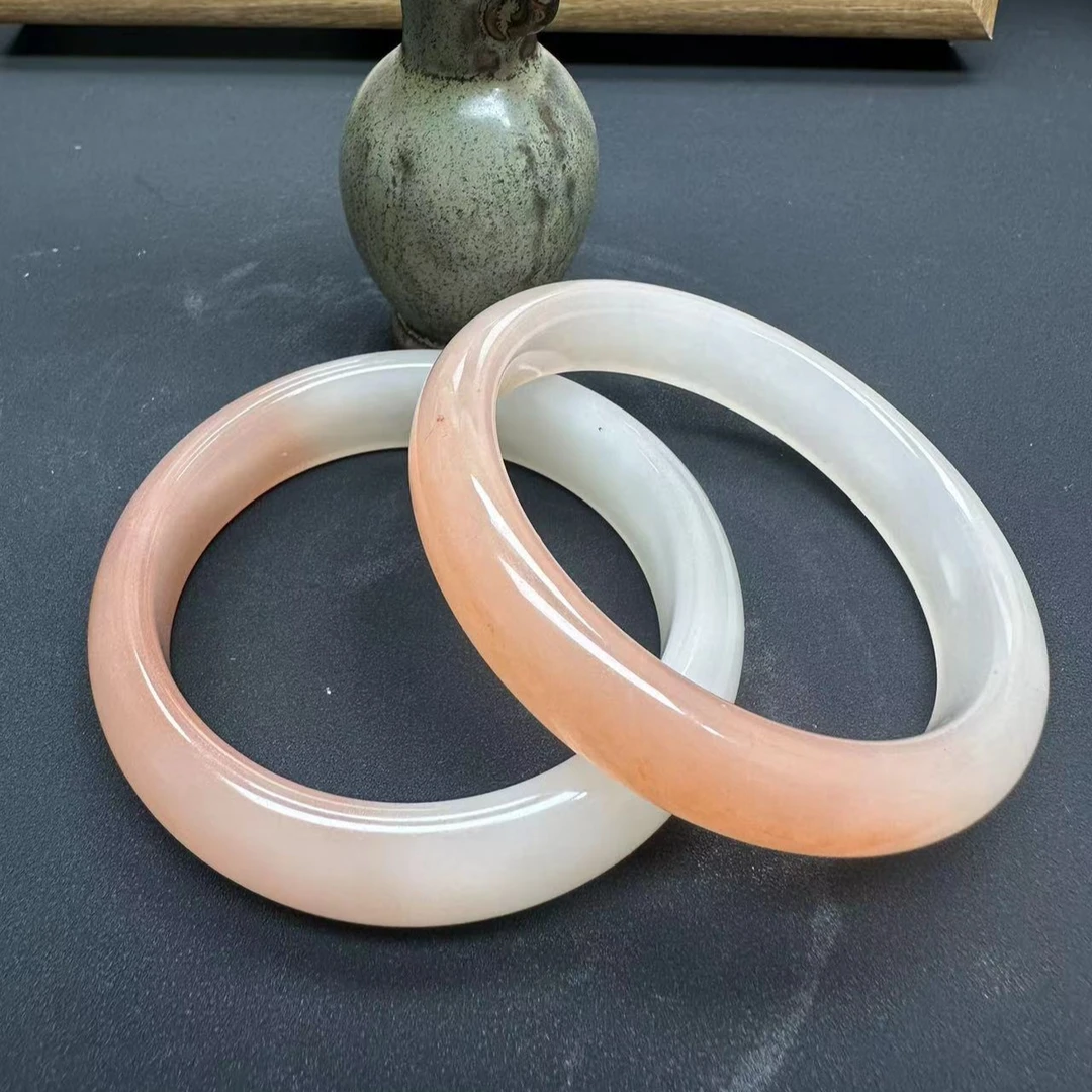 黄龙玉白俏粉玉手镯特价微瑕粉色玉手镯（随机发一只多样性发货）