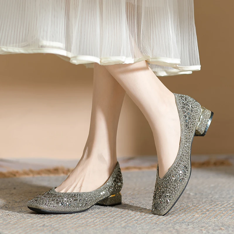 {夏季新款}2025年方头满钻时尚女鞋仙女风粗跟软底软面气质跟鞋