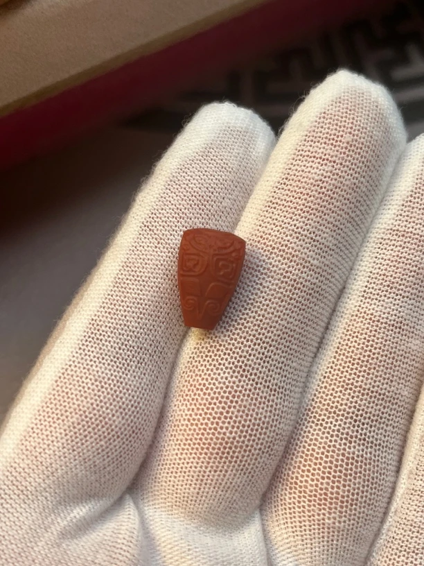 南红博古纹三通