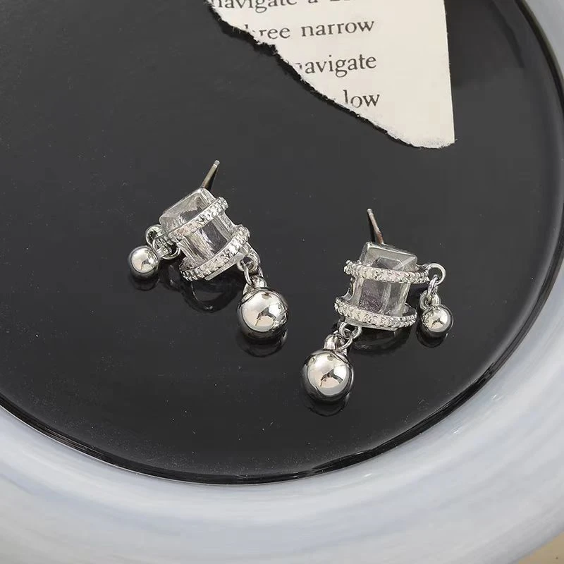 合金锆石耳饰 BIBI【缠绕方锆】耳钉EH086