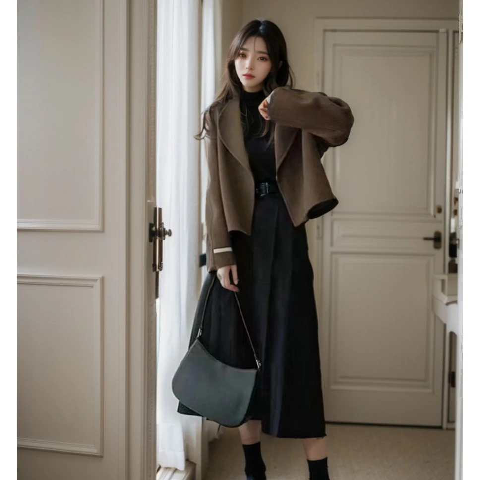 法式赫本风短款毛呢外套女春秋季小个子西装高级感半身裙子两件套