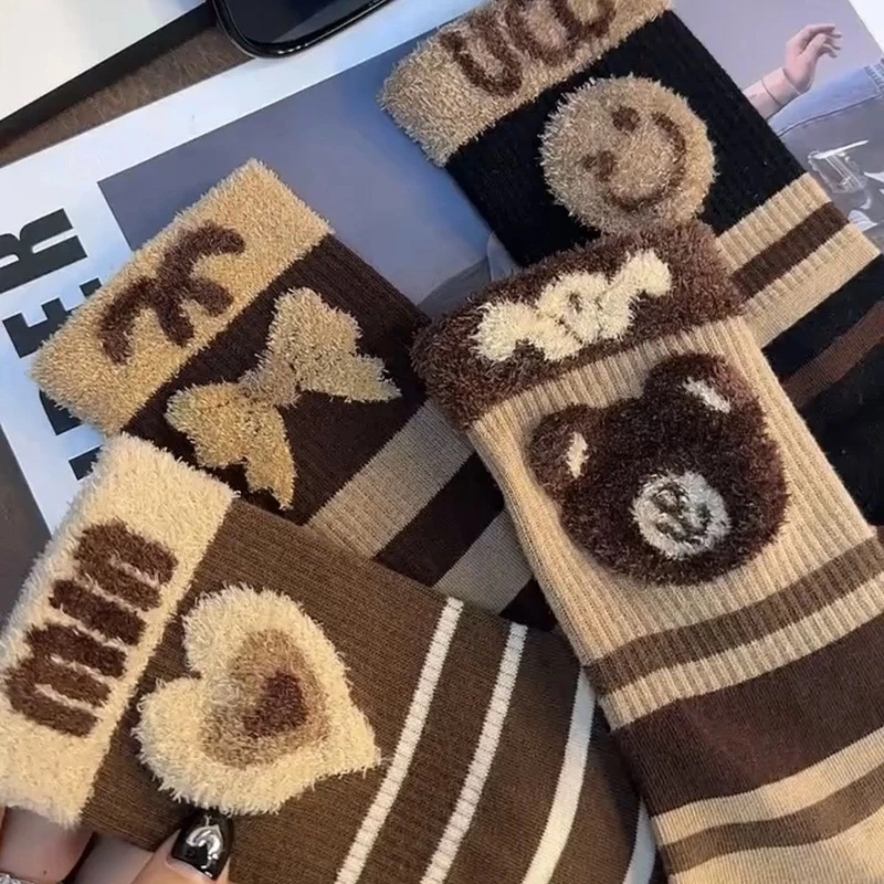 袜子女秋冬款长筒加厚高颜值网红爆款高腰新款可爱字母纯棉饰品袜