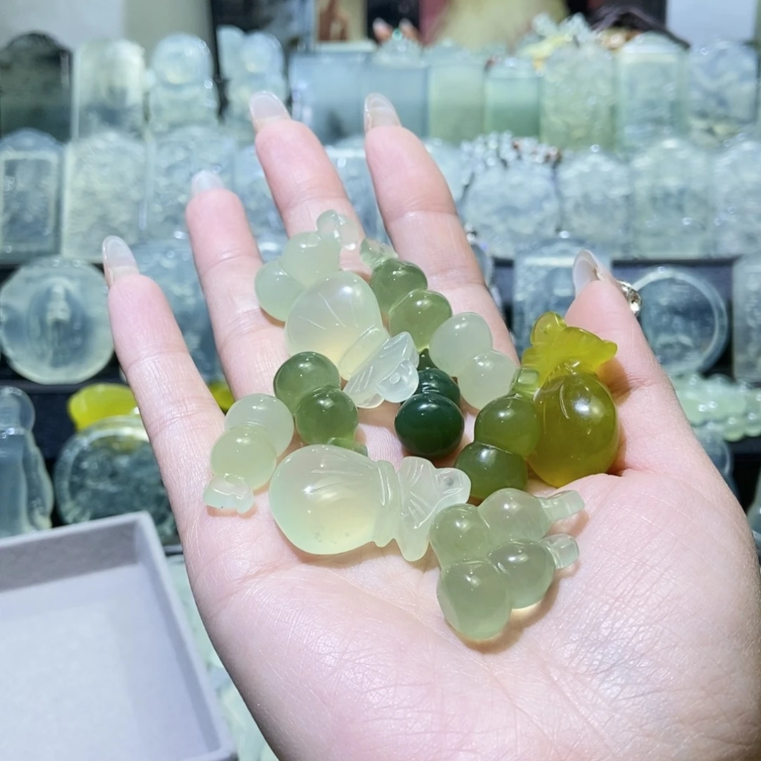 岫玉吊坠未镶嵌随机发一个