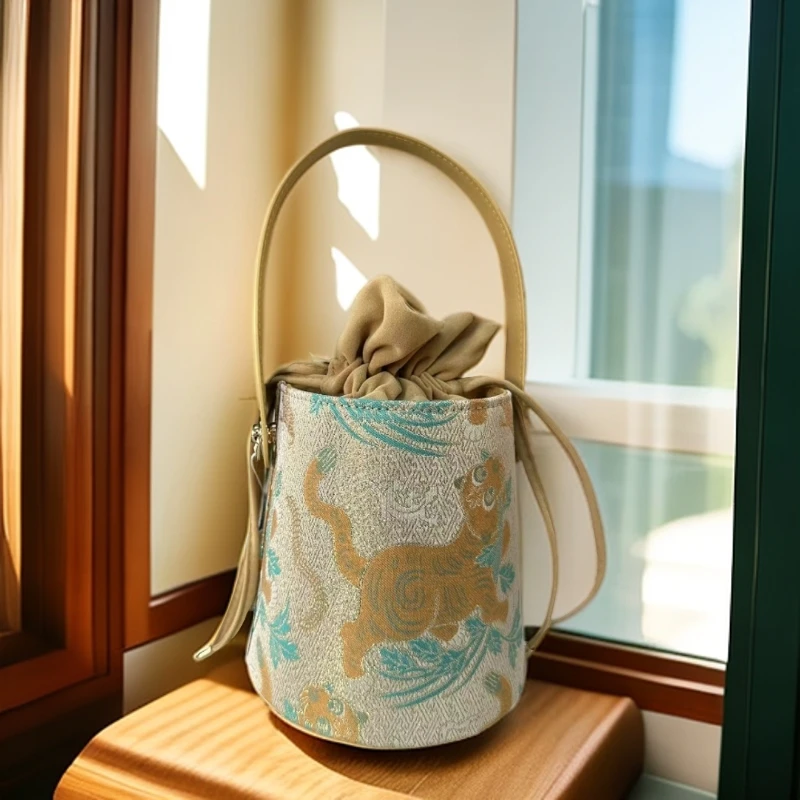 【虎阵五毒水桶】花位随机民族复古气质手提时尚斜跨手拎包361