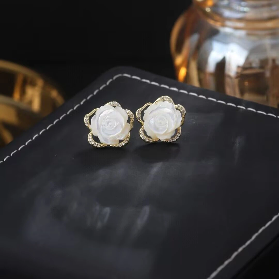 铜合金耳饰 《货号8356》 立体山茶花耳钉