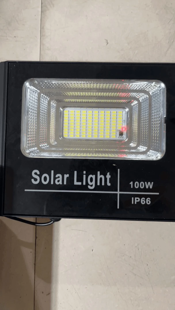 太阳能灯头1个（配遥控充电器）