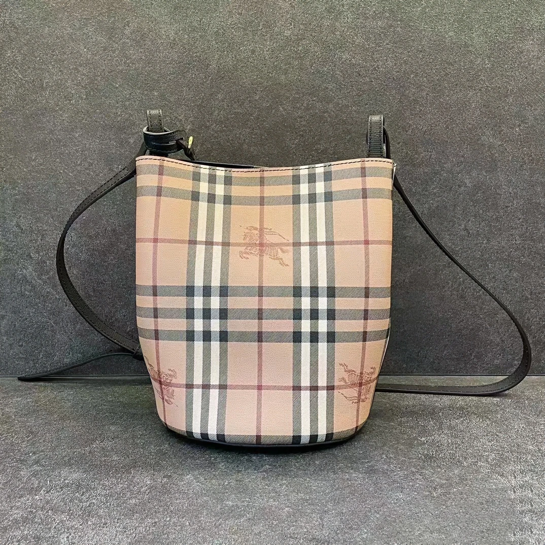 99新 BURBERRY/博柏利 女士经典格纹战马格子拼色单肩斜挎水桶包